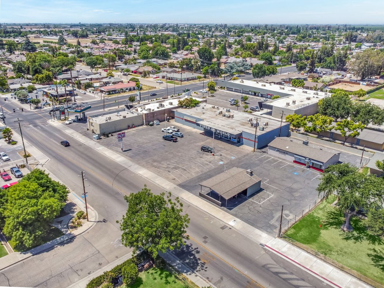 Highly Established Turn Key Pizza Planet-Video World in Selma, CA: 1900 Floral Ave, Selma, CA 93662